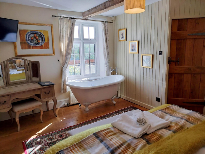 Bathroom 3, Cann Office Hotel, Powys