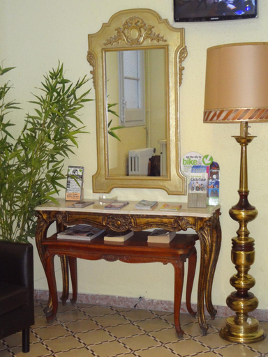 Lobby 3, Hostal Sant Carlo, Barcelona