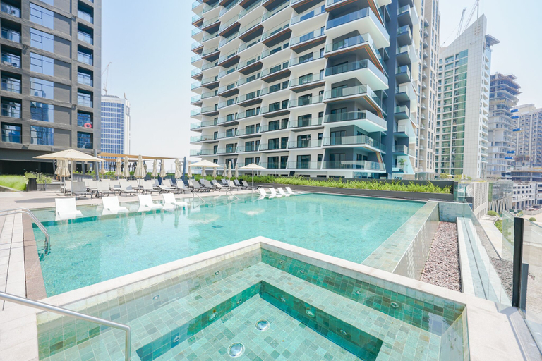 Outdoor pool 2, Stylish Retreat in Business Bay, Dubai