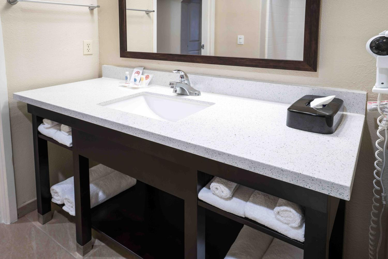 Bathroom 4, Comfort Suites Fresno River Park, Fresno