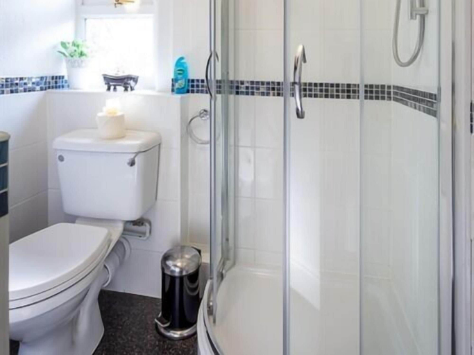Bathroom 4, Ashgrove House, Warwickshire