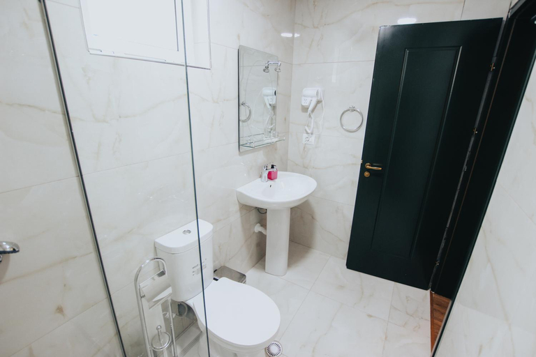 Bathroom 3, Bujtina Maria, Gjirokastrës