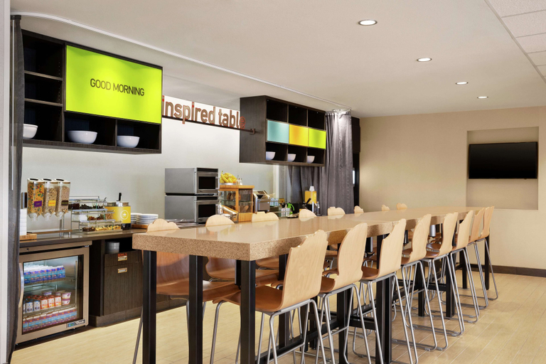Food & Drinks 5, Home2 Suites by Hilton Elko, Elko