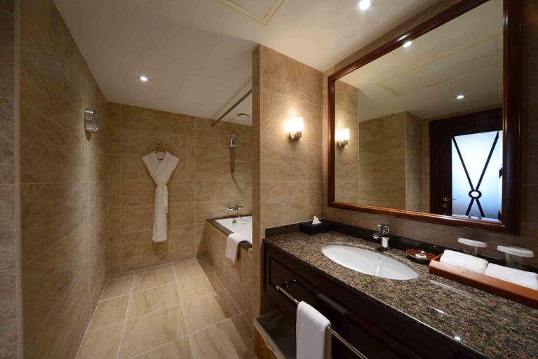 Bathroom 5, LOTTE City Hotels Tashkent Palace, Tashkent City
