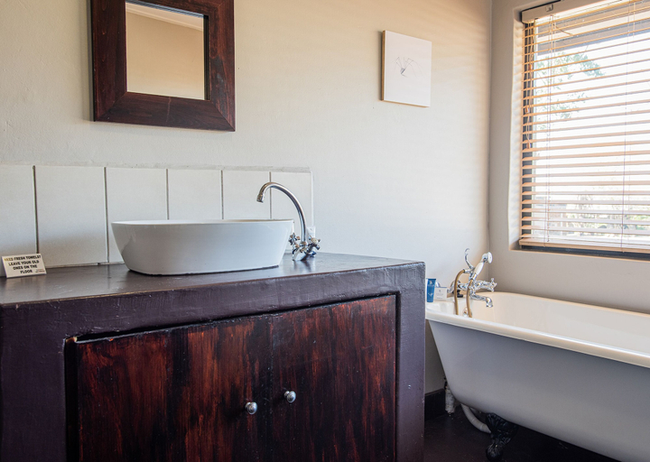 Bathroom 4, Tala Game Reserve, Umgungundlovu