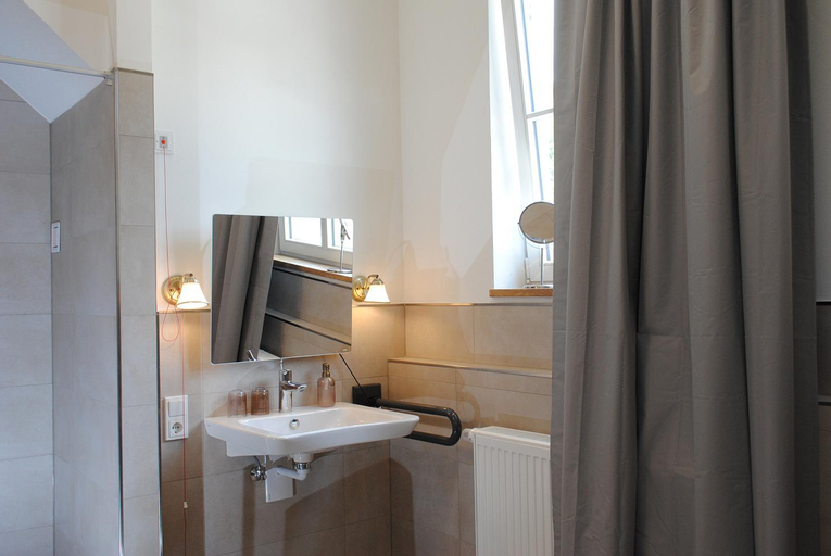 Bathroom 8