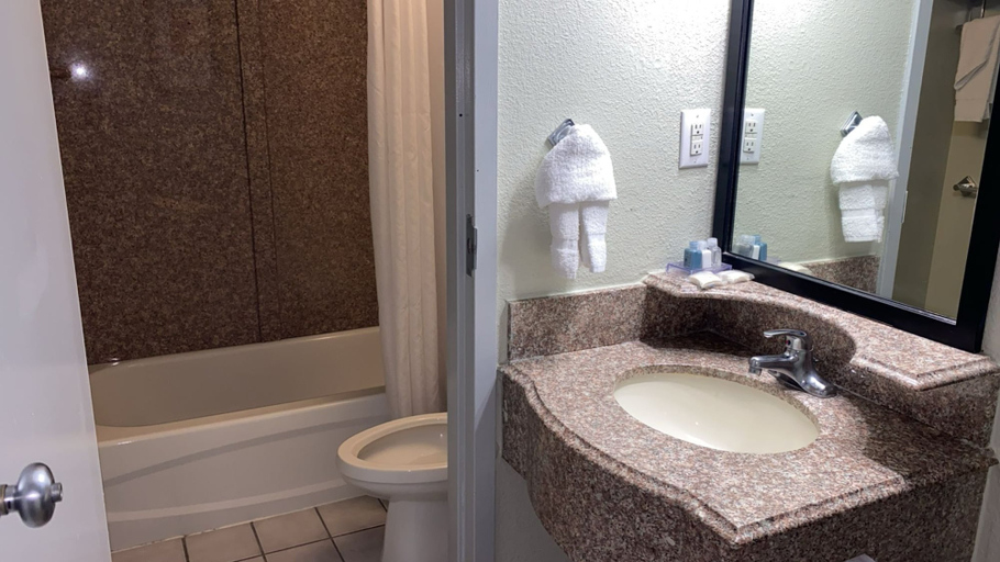 Bathroom 3, Sandcastle Resort on the Beach, Virginia Beach