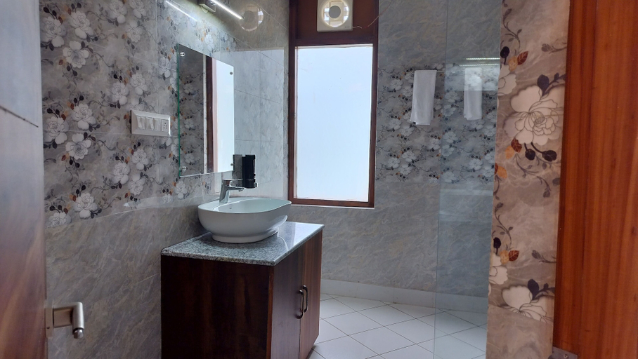 Bathroom 3, Appas Hotel, Kangra