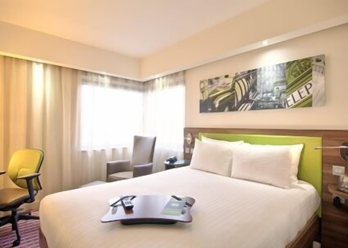 Bedroom 4, Hampton by Hilton Humberside Airport, North Lincolnshire