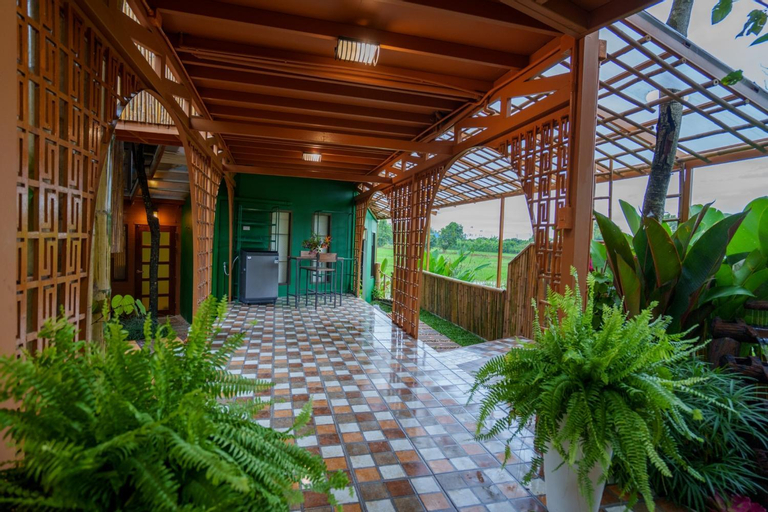 Exterior 1