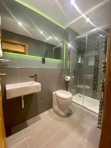Bathroom 3, Ravelston House, East Lothian