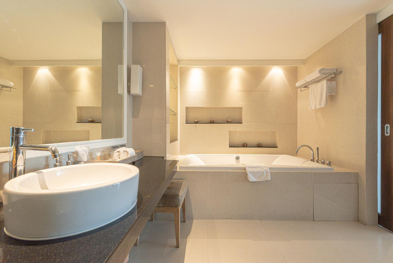 Bathroom 25