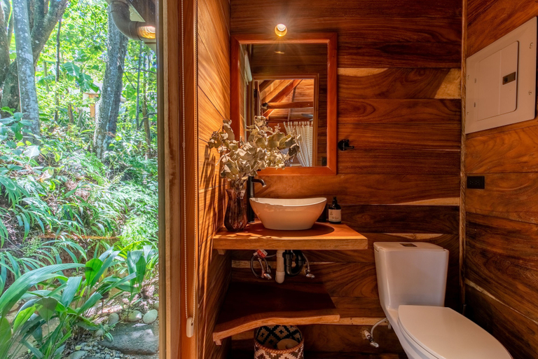 Bathroom 4, Tierra Encantada Wellness Center, Nicoya