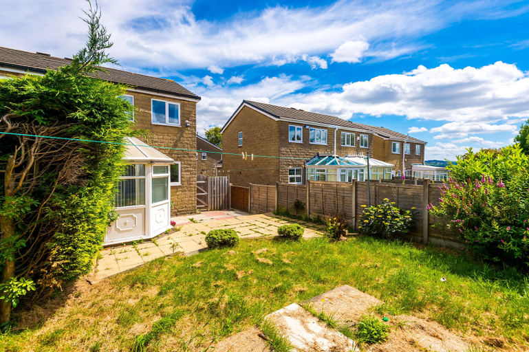 Exterior & Views 2, Cozy 3-Bed Family Home with Free Parking, Kirklees
