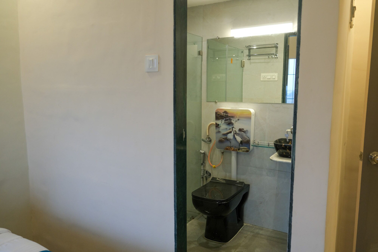Bathroom 4, VR Comforts, Mumbai City