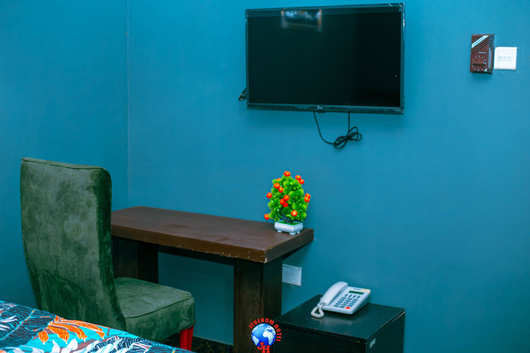 Others 4, Jevenom Hotel, Shagamu