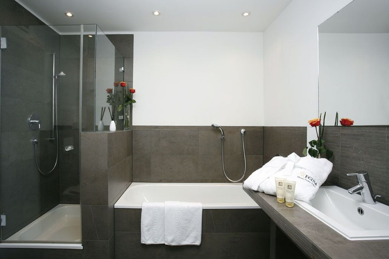 Bathroom 3, Hotel Regina, Köln