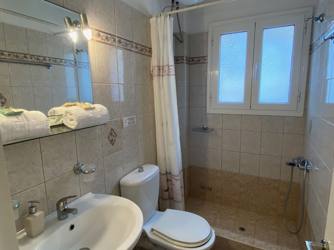 Bathroom 5, Nikos Cassiopeia Apartments, Ionian Islands