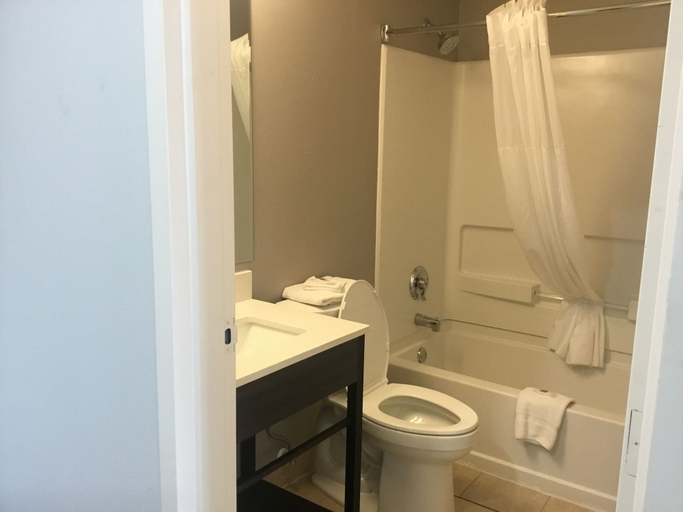 Bathroom 5, Motel 6 McAllen, TX - East, Hidalgo