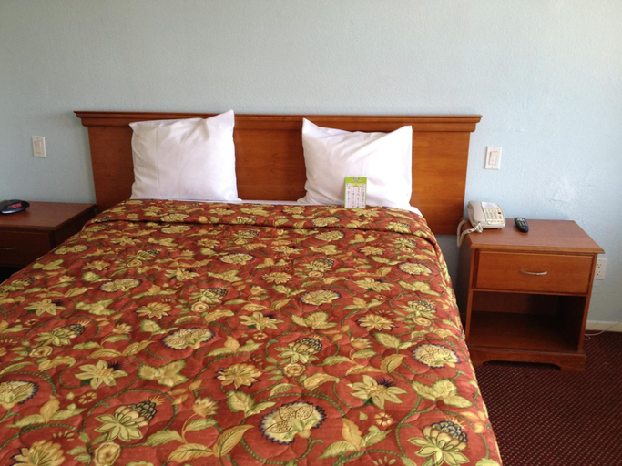 Bedroom 2, Scottish Inns Long Beach, Los Angeles