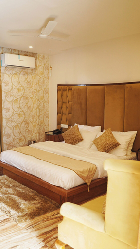 Bedroom 2, Hotel Saheb's Castle - Best Mountain View & Jacuzzi Suites, McLeodganj, Kangra