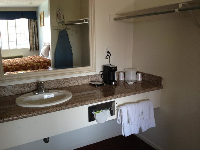 Bathroom 3, Scottish Inns Long Beach, Los Angeles