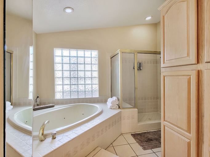 Bathroom 4, Casa Novona, Clark