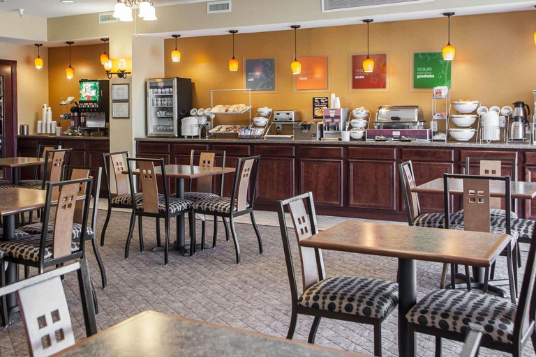 Food & Drinks 5, Comfort Suites Bloomington I-55 and I-74, McLean