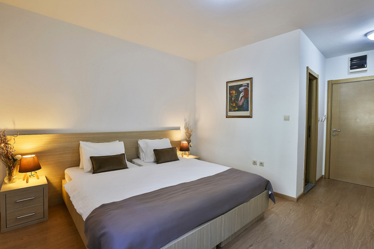 Others 4, Villa Vanty