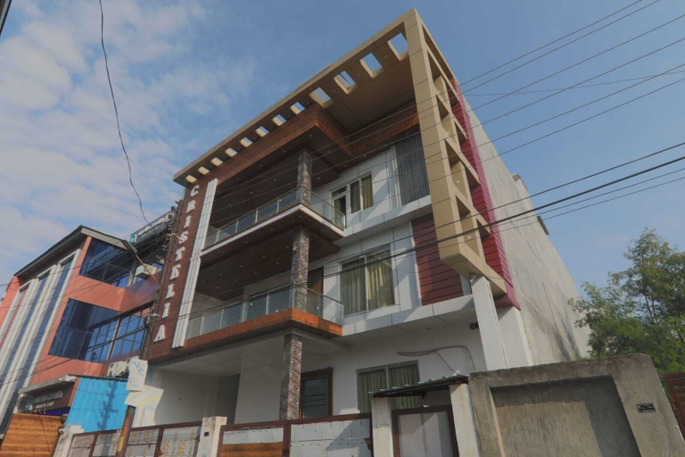 Exterior & Views
