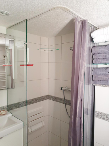 Bathroom 11