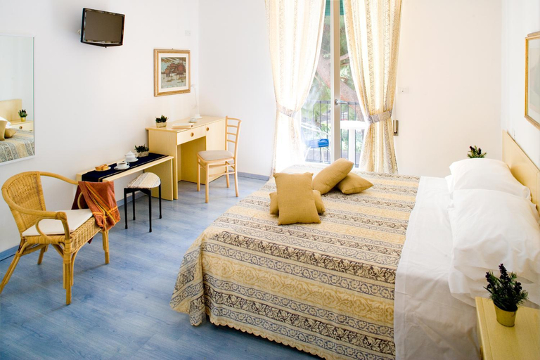 Bedroom 3, Hotel Ligure, Savona