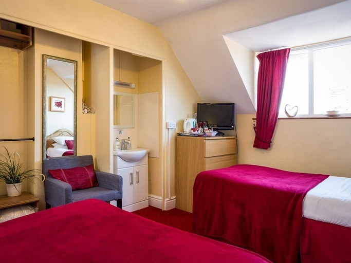 Bedroom 2, Ashgrove House, Warwickshire