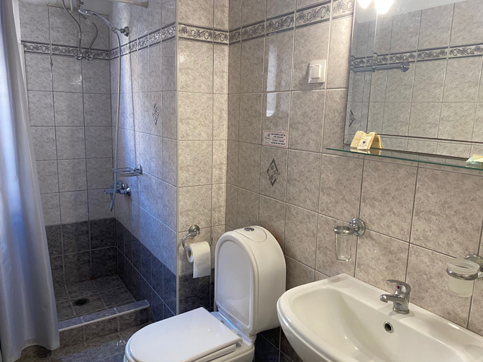 Bathroom 5, Nikos Cassiopeia Apartments, Ionian Islands