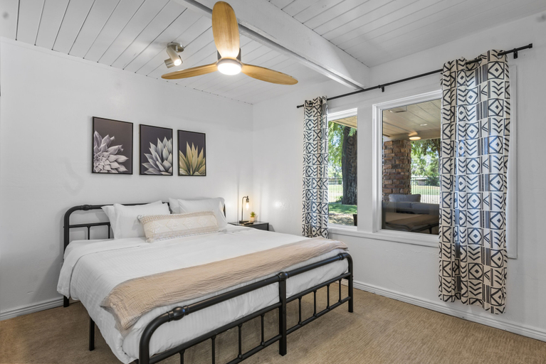 Bedroom 3, Caddy Shack 2, Maricopa