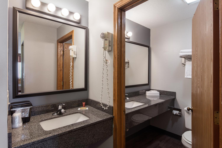 Bathroom 4, Quality Inn Superior - Duluth, Douglas
