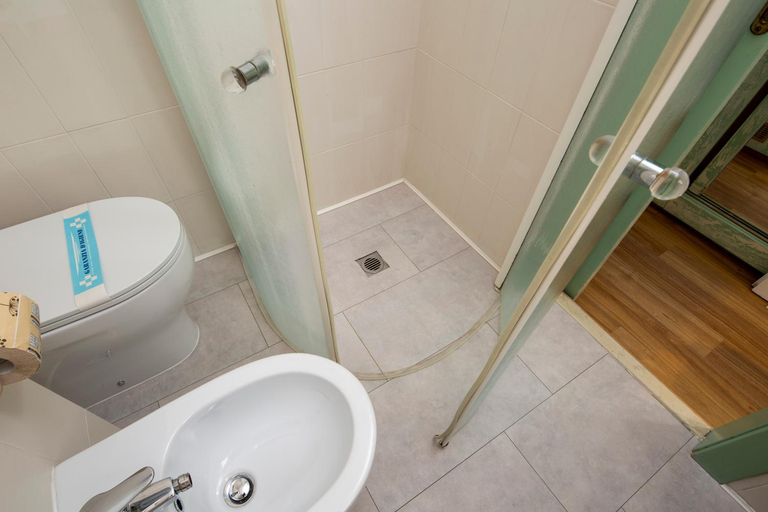 Bathroom 4, Hotel Des Nations, Rimini