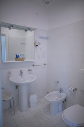 Bedroom 4, Hotel Ligure, Savona