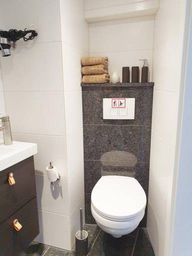Bathroom 7