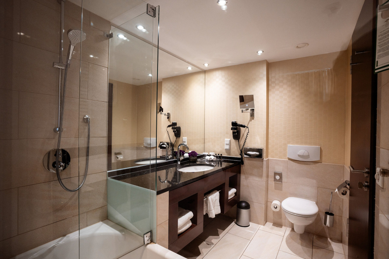 Bathroom 4, Hotel Vier Jahreszeiten Starnberg, Starnberg