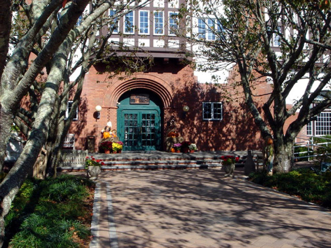 Exterior & Views 1, Montauk Manor, Suffolk