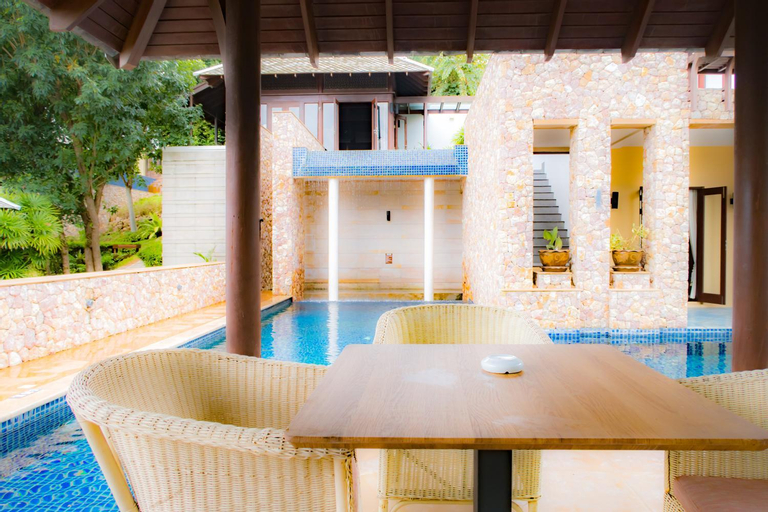 Swimming Pool 16