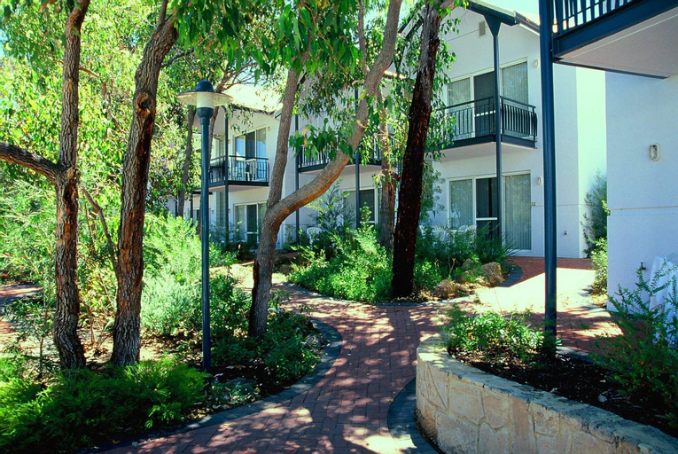 Exterior 13