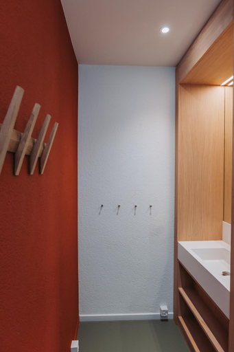 Bathroom 2, Montreux Youth Hostel, Pays-d'Enhaut