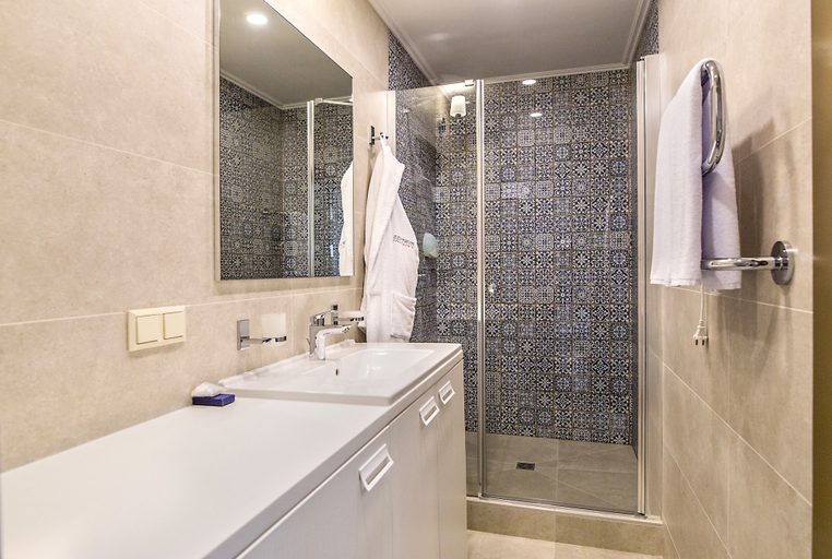 Bathroom 3, ZENTRUM Hotel