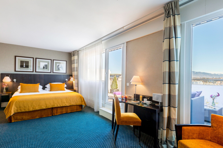Others 3, Hotel Auteuil, Genève