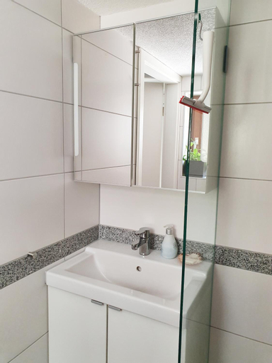 Bathroom 10