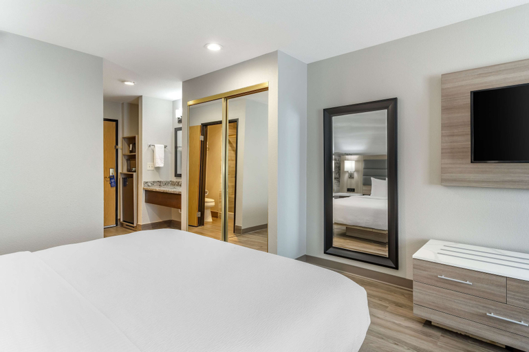 Bedroom 9