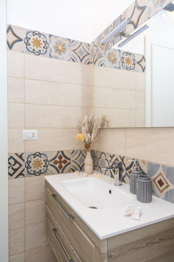 Bathroom 4, Mamire Tsg, Lecce