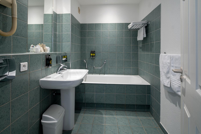 Bathroom 4, Excelsior, Var